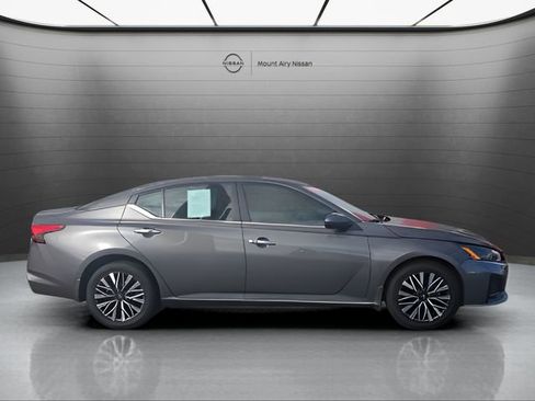 Certified 2024 Nissan Altima 2.5 SV w/ SV Premium Package AWD/4WD image 4