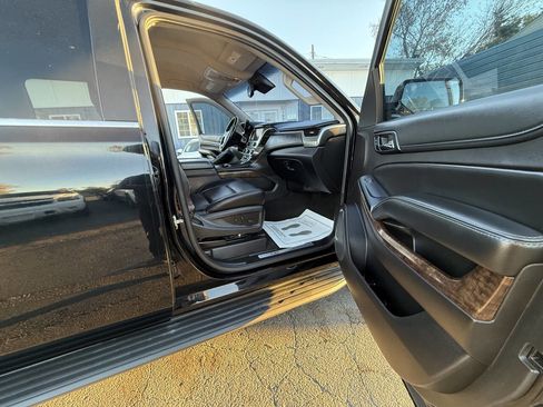 Used 2015 Chevrolet Suburban LT image 12