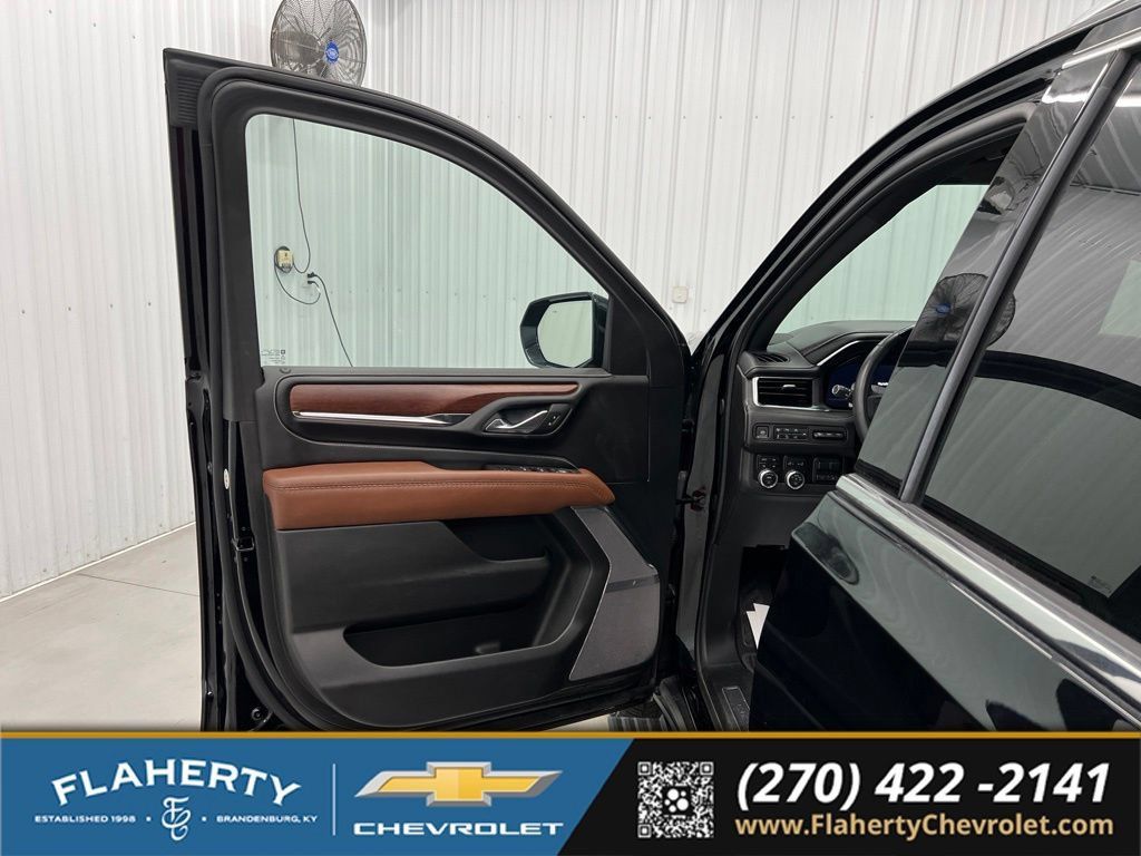 Used 2023 GMC Yukon XL Denali Ultimate AWD/4WD image 8