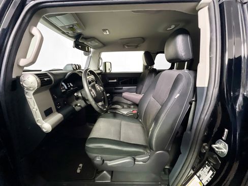 Used 2013 Toyota FJ Cruiser 4WD image 14