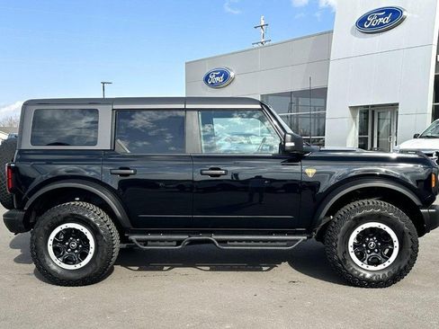 Used 2022 Ford Bronco Badlands image 2