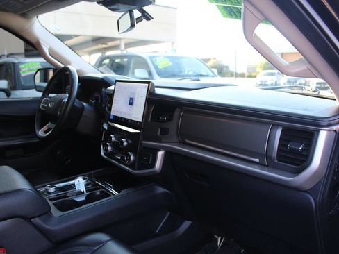 Used 2022 Ford Expedition XLT AWD/4WD image 23