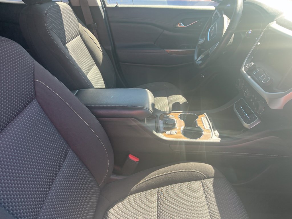 Used 2023 GMC Acadia SLE w/ Driver Convenience Package FWD image 4