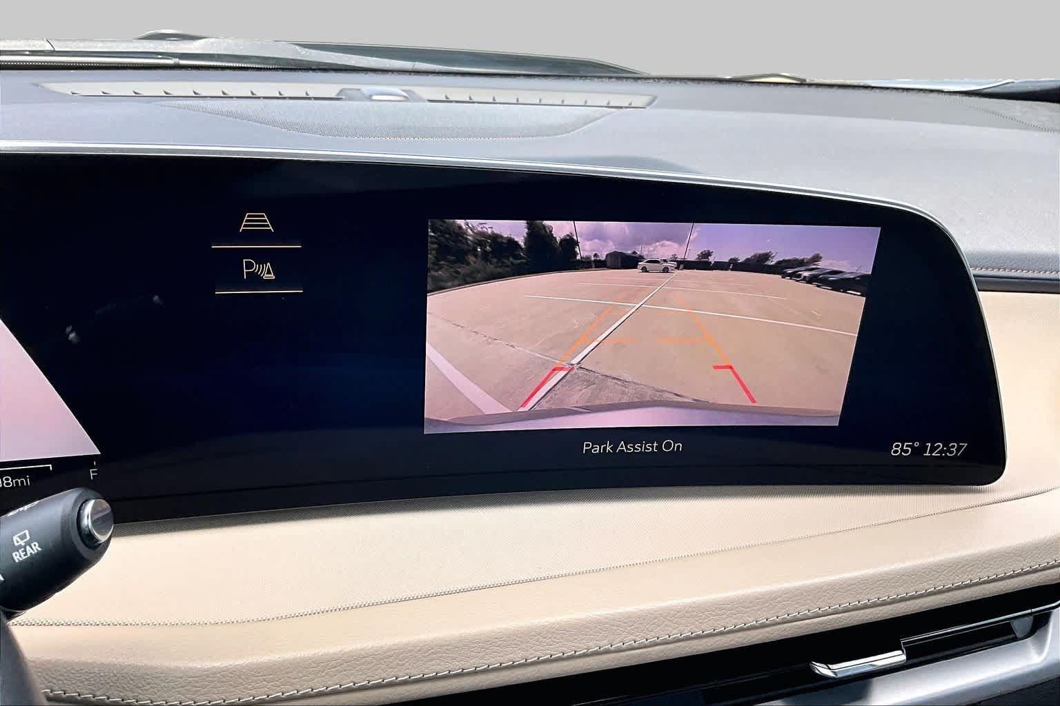 Used 2024 Cadillac XT4 Luxury w/ Cold Weather Package FWD image 27