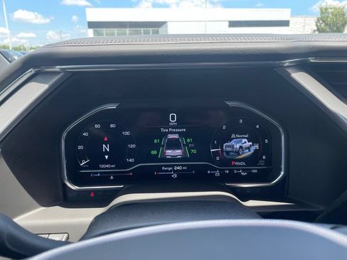 Used 2025 GMC Sierra 2500 Denali w/ Technology Package AWD/4WD image 14