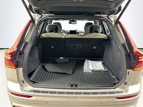 Used 2026 Volvo XC60 B5 Plus w/ Protection Package Premier image 16