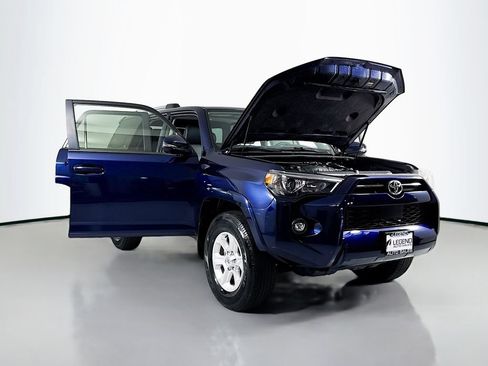 Used 2022 Toyota 4Runner SR5 Premium w/ Moonroof Package AWD/4WD image 21