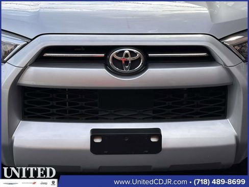 Used 2020 Toyota 4Runner SR5 Premium image 9