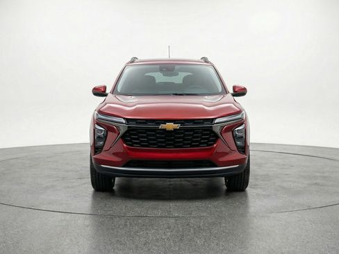 Used 2025 Chevrolet Trax LT image 2