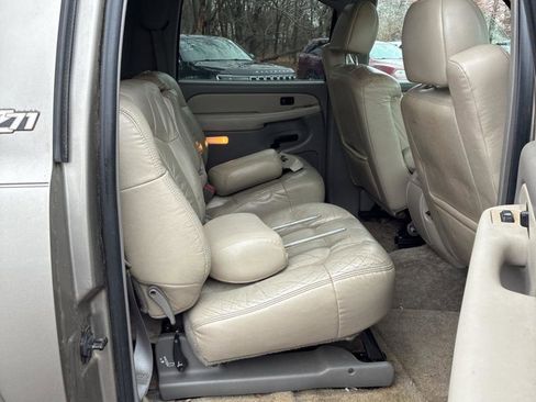 Used 2002 Chevrolet Suburban Z71 image 18