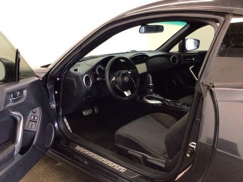 Used 2017 Toyota 86 RWD image 7