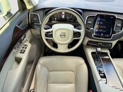 Used 2018 Volvo XC90 T6 Momentum w/ Convenience Package image 17