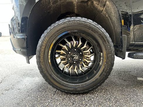 Used 2020 Chevrolet Silverado 1500 Custom w/ Custom Value Package image 6