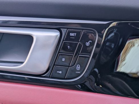 Used 2018 Porsche Panamera 4S image 27