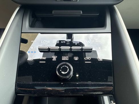 New 2025 Porsche Macan 4S Electric image 27