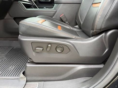 Used 2024 GMC Sierra 2500 AT4 w/ AT4 Preferred Package AWD/4WD image 9