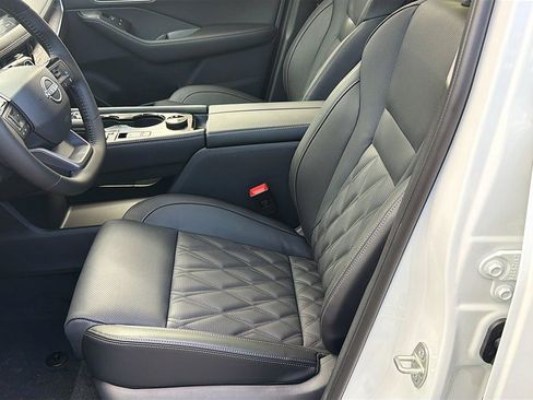 New 2026 Nissan Rogue Platinum image 19