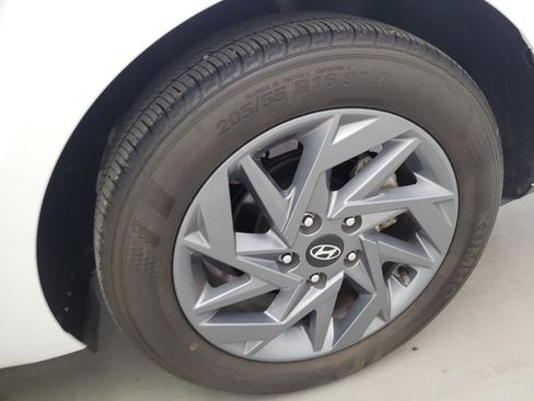 Used 2024 Hyundai Elantra SEL FWD image 31