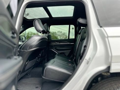 Used 2024 Jeep Grand Cherokee Overland AWD/4WD image 19