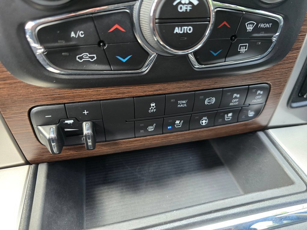 Used 2016 RAM 3500 Laramie w/ Convenience Group AWD/4WD image 33