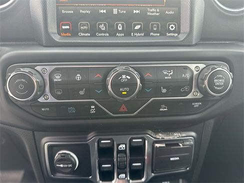 Used 2022 Jeep Wrangler Unlimited Sahara w/ Cold Weather Group image 20