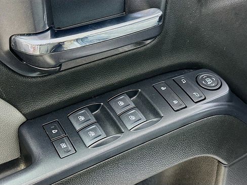 Used 2019 Chevrolet Silverado 1500 Custom w/ Custom Convenience Package image 17