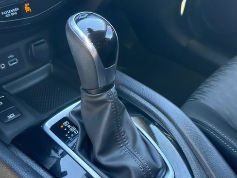 Used 2020 Nissan Rogue SV w/ Premium Package image 22