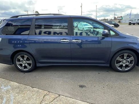 Used 2020 Toyota Sienna SE FWD image 4