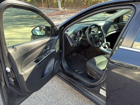 Used 2016 Chevrolet Cruze LT w/ Technology Package image 13