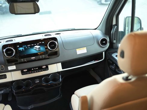 Used 2022 Mercedes-Benz Sprinter 3500 image 10