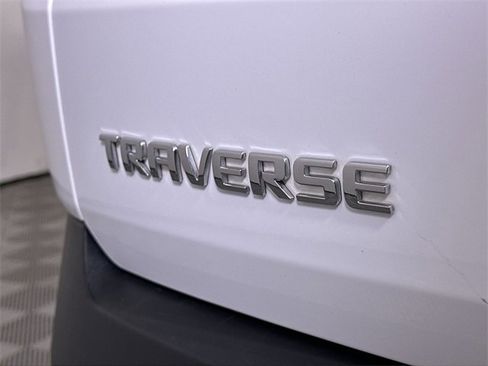 Used 2021 Chevrolet Traverse LT image 32