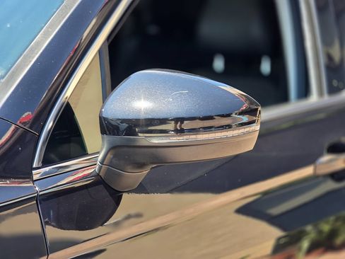 Used 2020 Volkswagen Tiguan SE w/ Panoramic Sunroof Package FWD image 8