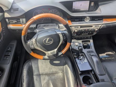 Used 2015 Lexus ES 300h w/ Navigation System Package FWD image 20