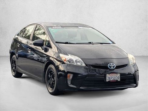Used 2015 Toyota Prius Three image 3