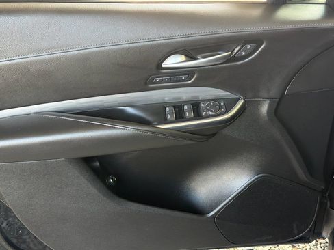Used 2025 Cadillac XT4 Premium Luxury FWD image 3