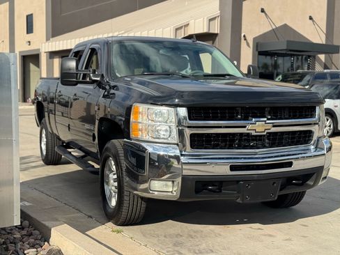 Used 2010 Chevrolet Silverado 2500 LTZ w/ Convenience Package image 4