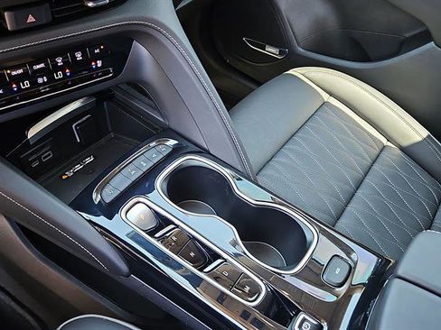 Certified 2022 Buick Envision Avenir w/ Technology Package II FWD image 20