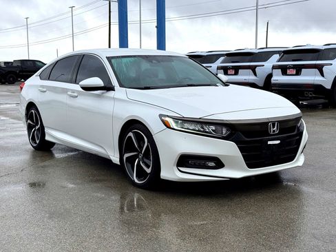 Used 2018 Honda Accord Sport image 6