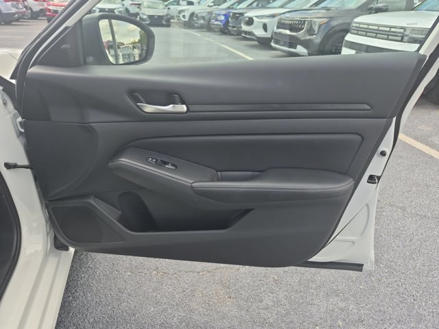 Used 2025 Nissan Altima 2.5 SV FWD image 29