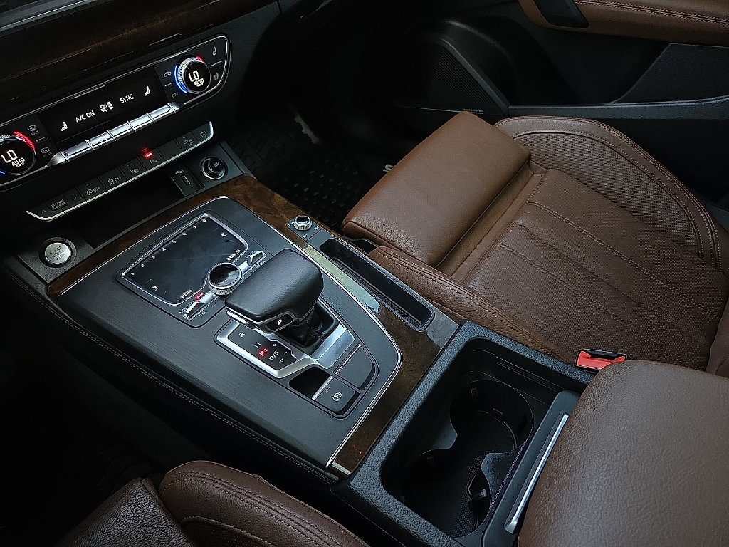 Used 2020 Audi Q5 Prestige w/ Prestige Package AWD/4WD image 25