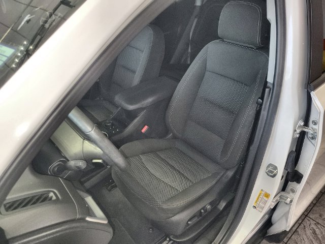 Used 2023 GMC Terrain SLE w/ Driver Convenience Package FWD image 11