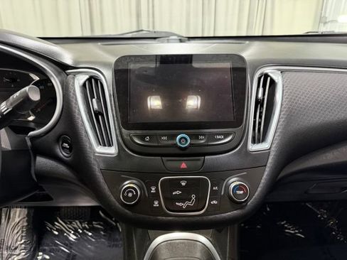 Used 2016 Chevrolet Malibu LT FWD image 13