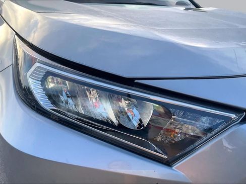 Used 2021 Toyota RAV4 XLE FWD image 27