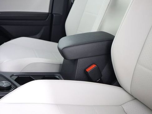 Used 2020 Volkswagen Tiguan SE w/ Panoramic Sunroof Package image 49