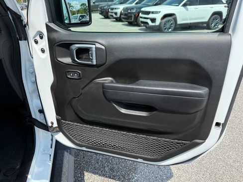 Used 2024 Jeep Wrangler Sport AWD/4WD image 9