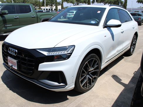 Used 2019 Audi Q8 Premium Plus w/ Premium Plus AWD/4WD image 3