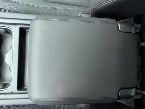 Used 2024 Land Rover Defender 110 X-Dynamic SE image 38