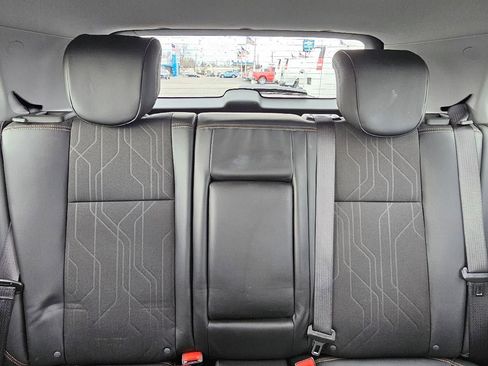 Used 2022 Chevrolet Trax LT w/ LT Convenience Package image 11