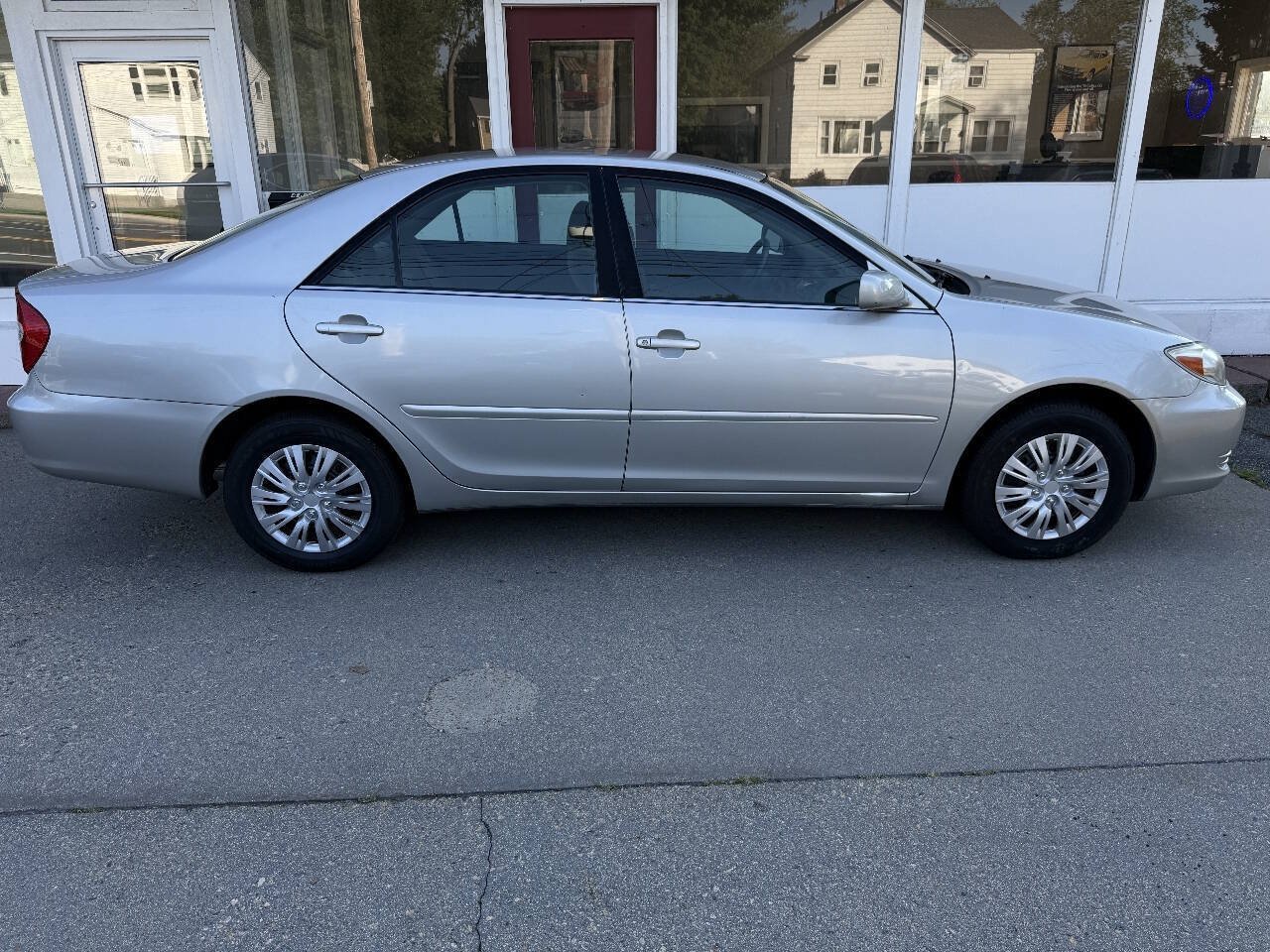 Used 2003 Toyota Camry LE FWD image 2