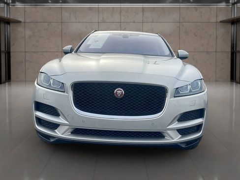 Used 2017 Jaguar F-PACE Premium image 7